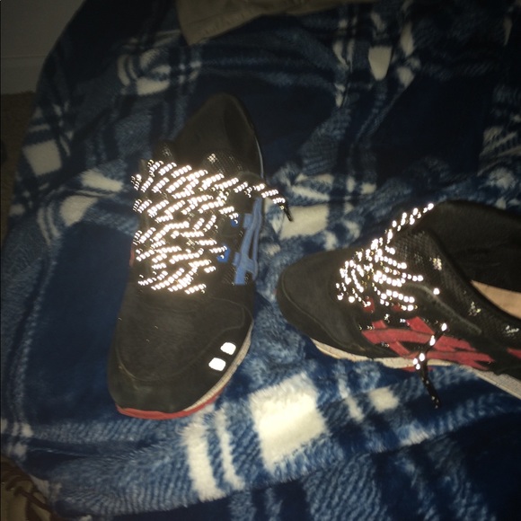 Shoes - Picture 2 of 4